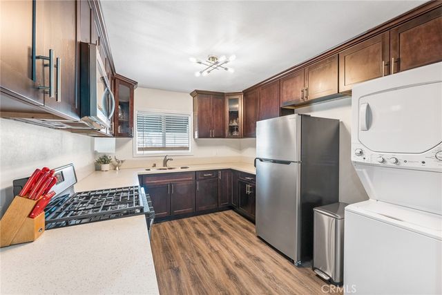 31 N Parkwood Avenue, Pasadena, CA 91106