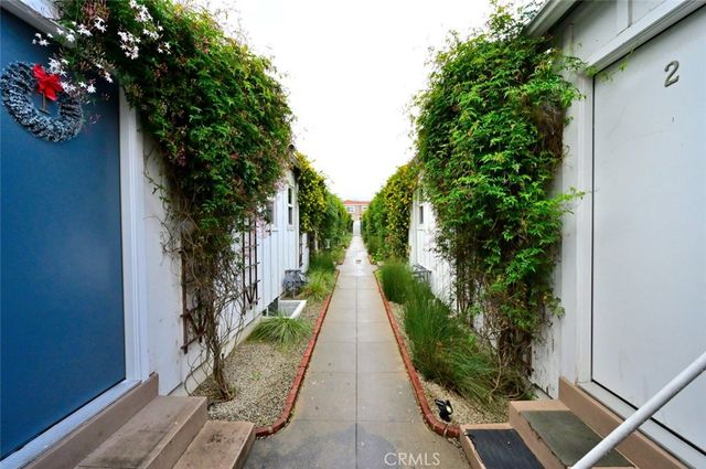 31 N Parkwood Avenue, Pasadena, CA 91106