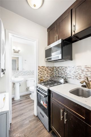 31 N Parkwood Avenue, Pasadena, CA 91106