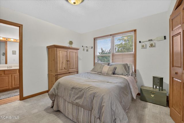 5846 Cherokee Avenue, Walbridge, OH 43465