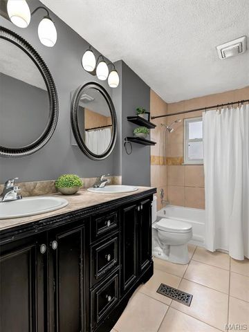 1360 Premio Drive, Fenton, MO 63026