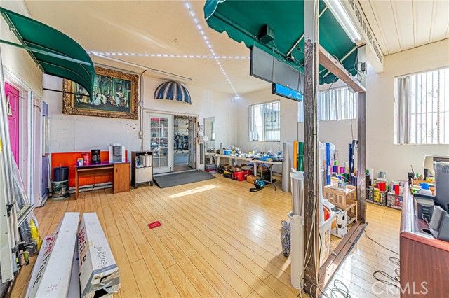 4922 S Figueroa Street, Los Angeles, CA 90037