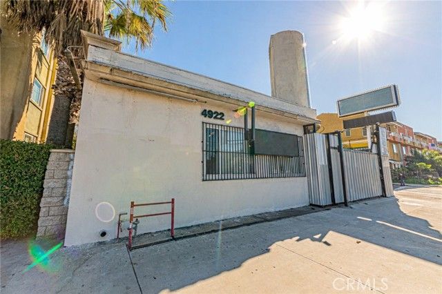 4922 S Figueroa Street, Los Angeles, CA 90037