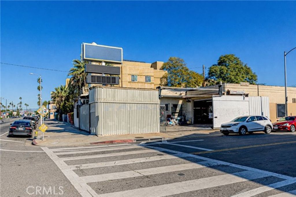 4922 S Figueroa Street, Los Angeles, CA 90037