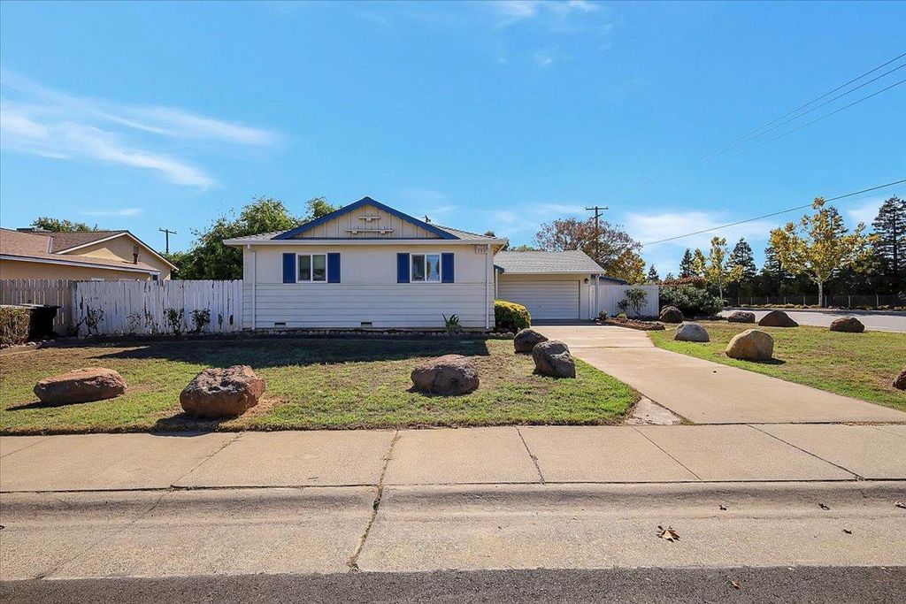 8900 Alderson Ave, Sacramento, CA 95826