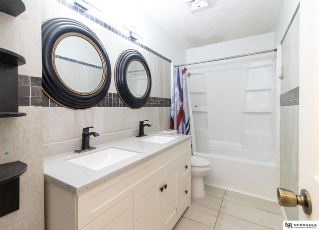 6149 NW 9th Street, Lincoln, NE 68521