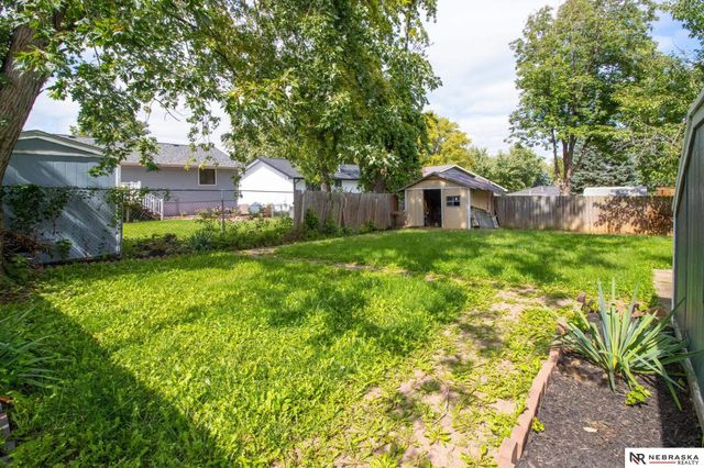 6149 NW 9th Street, Lincoln, NE 68521