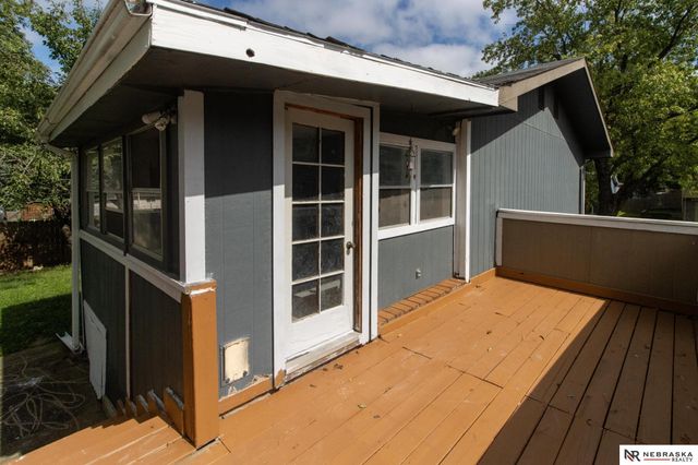 6149 NW 9th Street, Lincoln, NE 68521