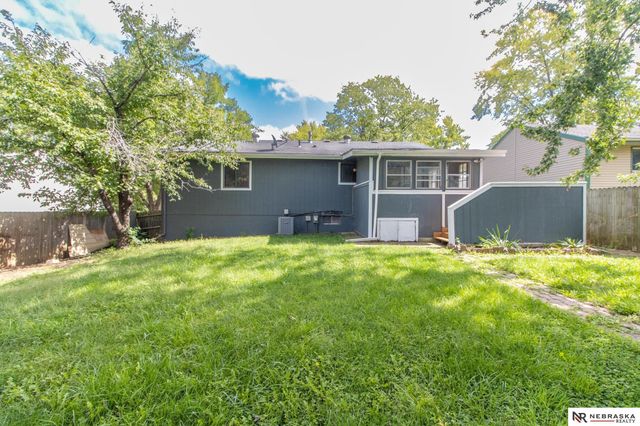 6149 NW 9th Street, Lincoln, NE 68521
