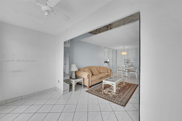 7960 N Sunrise Lakes Drive 311, Sunrise, FL 33322