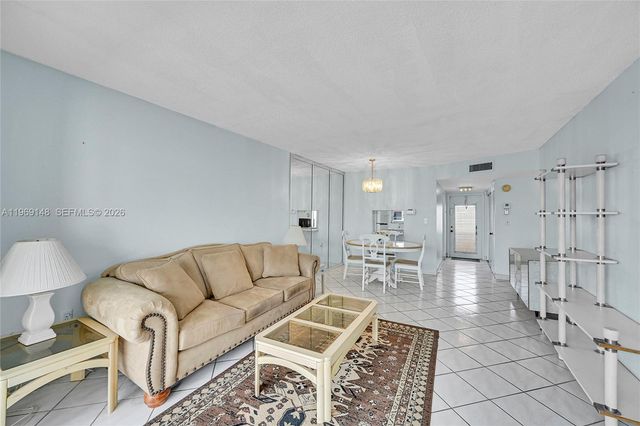 7960 N Sunrise Lakes Drive 311, Sunrise, FL 33322