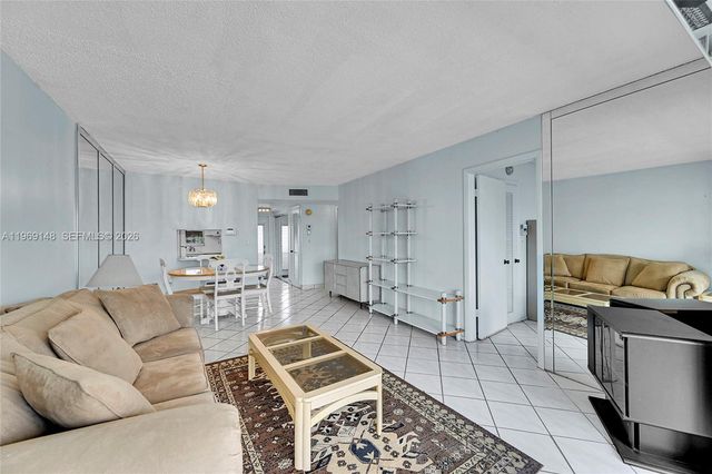 7960 N Sunrise Lakes Drive 311, Sunrise, FL 33322