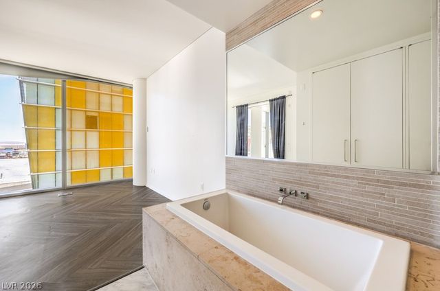 3726 Las Vegas Boulevard 811, Las Vegas, NV 89158