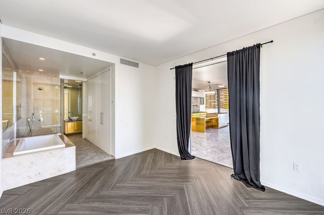 3726 Las Vegas Boulevard 811, Las Vegas, NV 89158