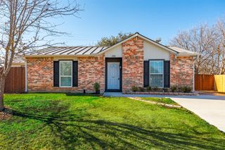 2201 Wildbriar Drive, Arlington, TX 76014