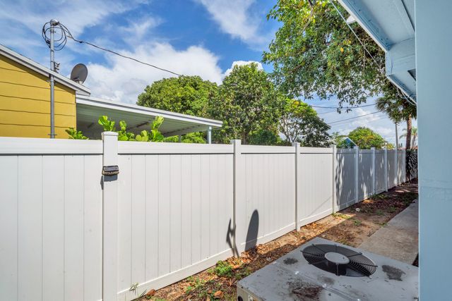 5409 Western Avenue, West Palm Beach, FL 33405