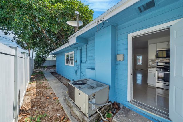 5409 Western Avenue, West Palm Beach, FL 33405
