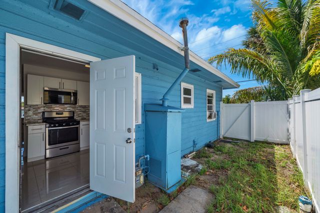 5409 Western Avenue, West Palm Beach, FL 33405