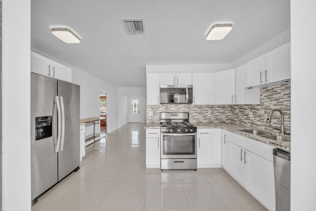 5409 Western Avenue, West Palm Beach, FL 33405