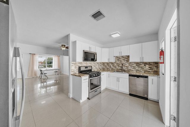 5409 Western Avenue, West Palm Beach, FL 33405