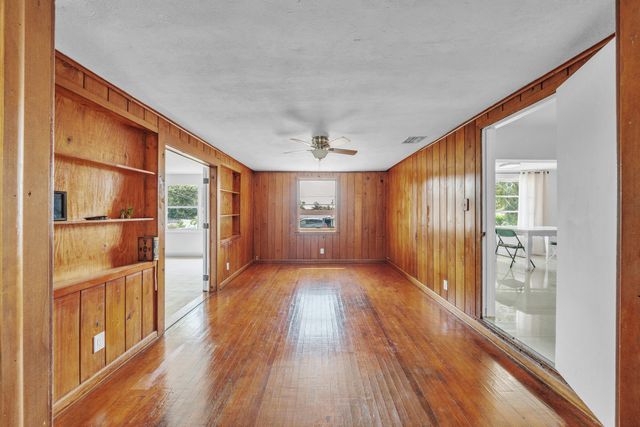 5409 Western Avenue, West Palm Beach, FL 33405