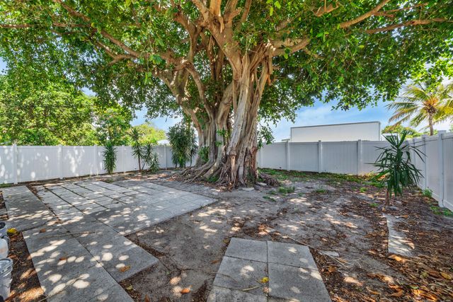 5409 Western Avenue, West Palm Beach, FL 33405