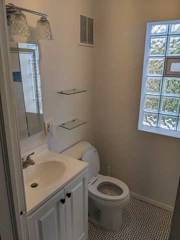 8247 S Wabash Avenue, Chicago, IL 60619