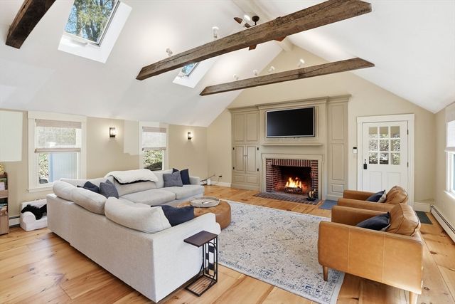 671 Main Street, Medfield, MA 02052