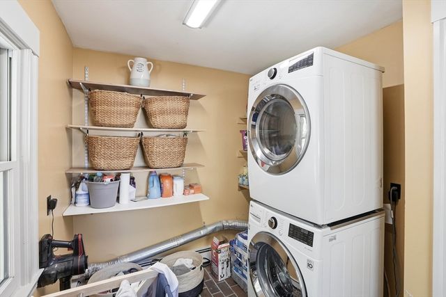 671 Main Street, Medfield, MA 02052