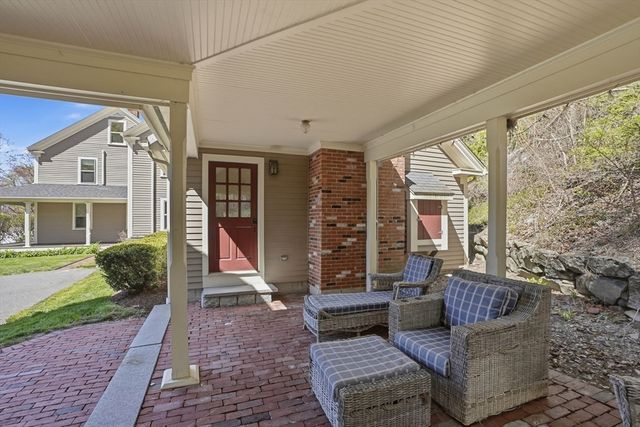 671 Main Street, Medfield, MA 02052