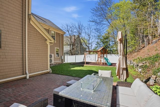 671 Main Street, Medfield, MA 02052