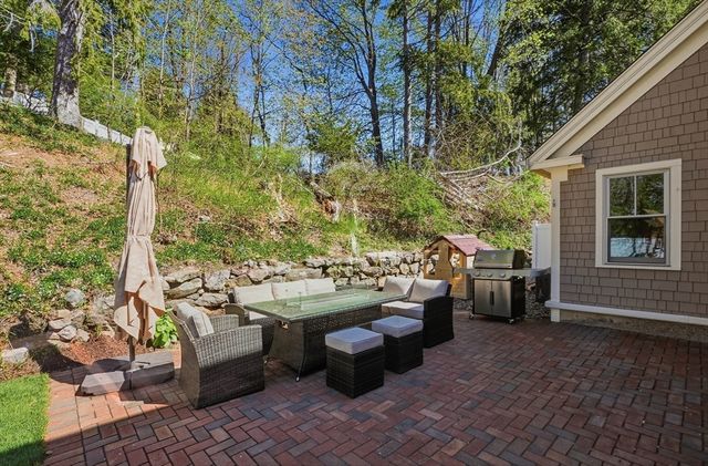 671 Main Street, Medfield, MA 02052