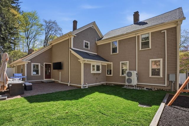 671 Main Street, Medfield, MA 02052