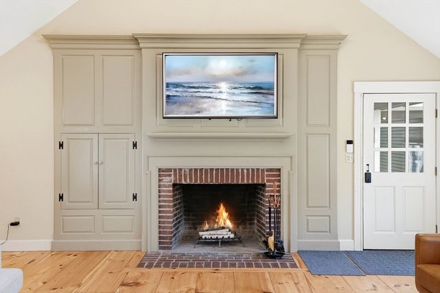 671 Main Street, Medfield, MA 02052