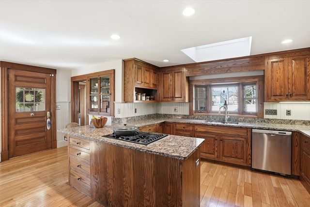 671 Main Street, Medfield, MA 02052