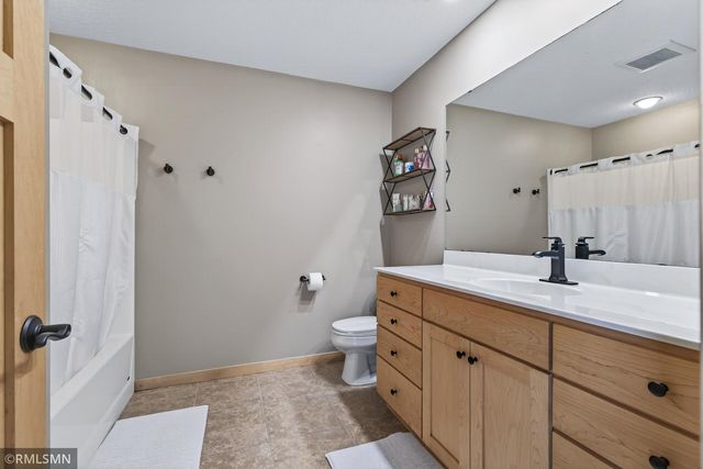 921 Inspiration Parkway S, Bayport, MN 55003