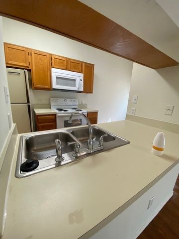 7126 Holly Hill Drive 105, Dallas, TX 75231