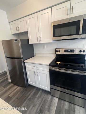 7 Windsor Terrace H, Freehold, NJ 07728