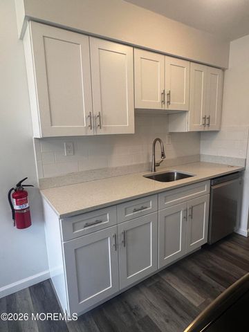 7 Windsor Terrace H, Freehold, NJ 07728