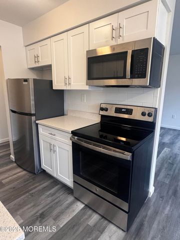 7 Windsor Terrace H, Freehold, NJ 07728