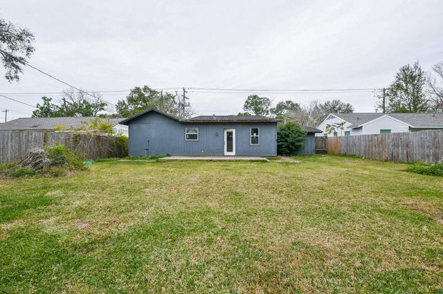 1109 E Miller Street, Angleton, TX 77515
