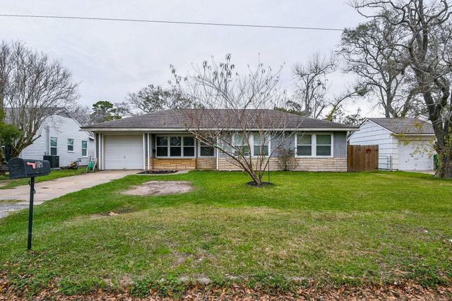 1109 E Miller Street, Angleton, TX 77515