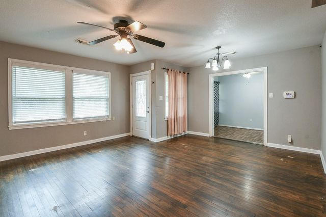 1109 E Miller Street, Angleton, TX 77515