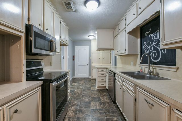 1109 E Miller Street, Angleton, TX 77515