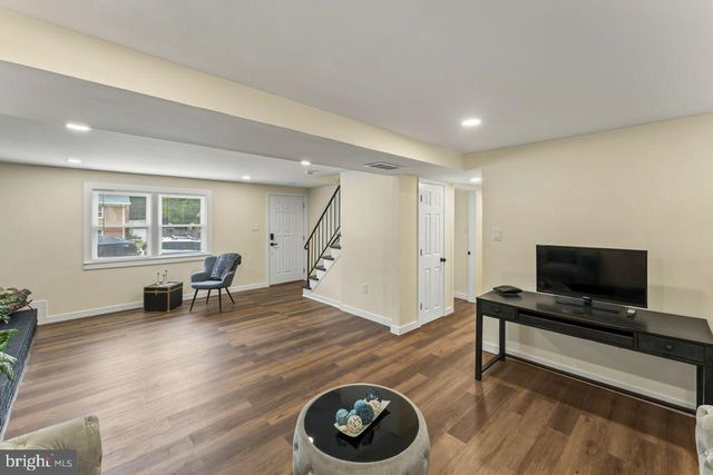 13424 KINGSMAN RD, Woodbridge, VA 22193