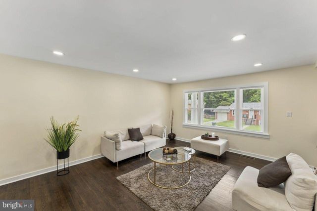 13424 KINGSMAN RD, Woodbridge, VA 22193