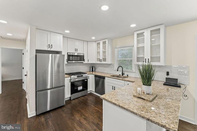 13424 KINGSMAN RD, Woodbridge, VA 22193