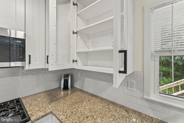 13424 KINGSMAN RD, Woodbridge, VA 22193