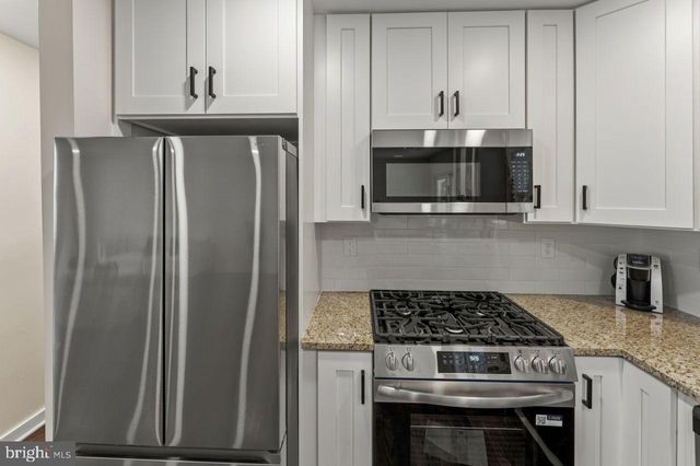 13424 KINGSMAN RD, Woodbridge, VA 22193