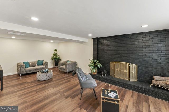 13424 KINGSMAN RD, Woodbridge, VA 22193